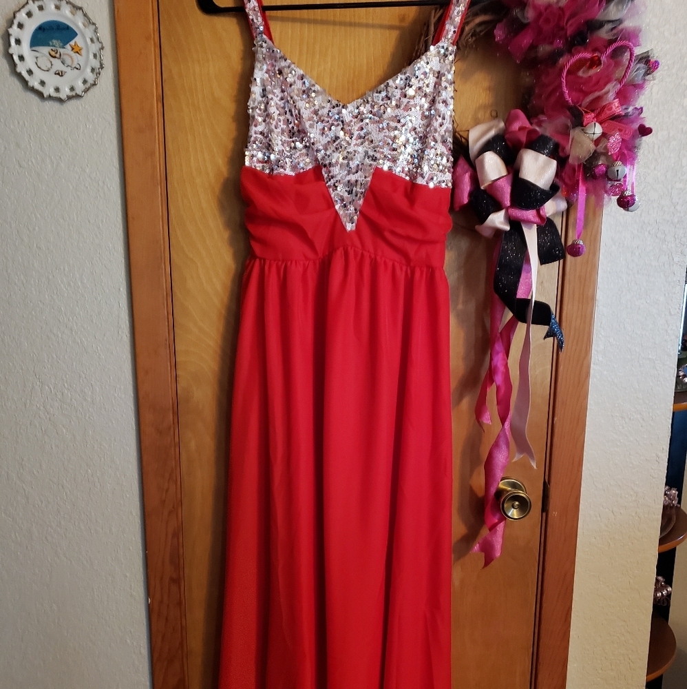 NWOT Red sequin bodice prom dress